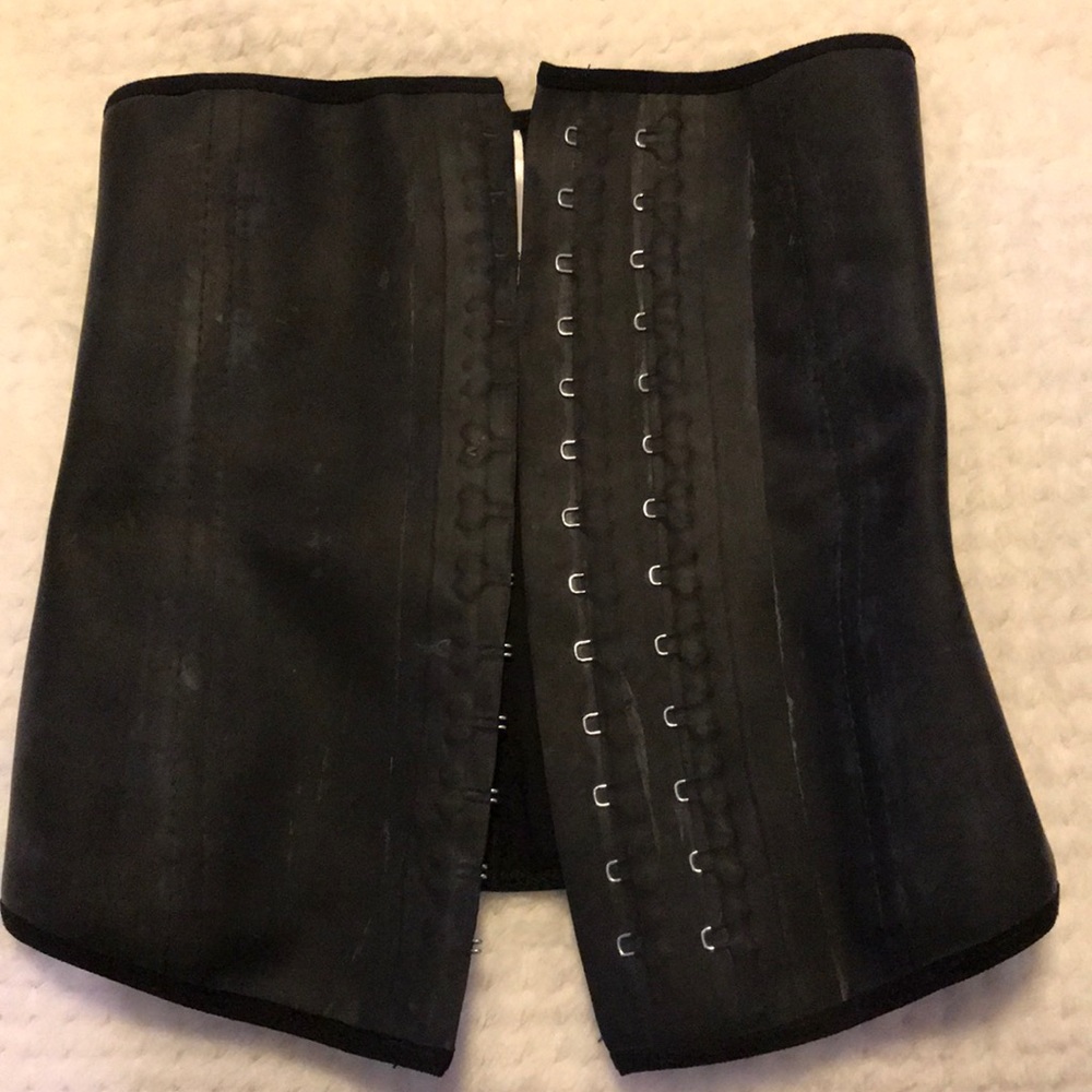 Ann Chery waist trainer!!!